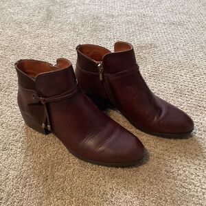 Pikolinos leather ankle boots